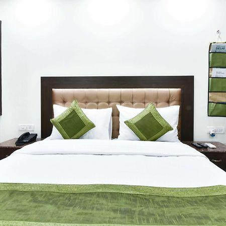 Treebo Mehar Castle Hotell Delhi  Exteriör bild