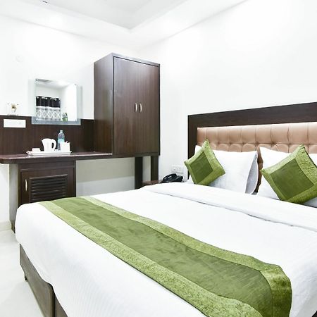 Treebo Mehar Castle Hotell Delhi  Exteriör bild