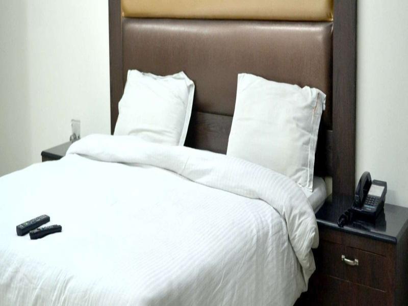 Treebo Mehar Castle Hotell Delhi  Exteriör bild