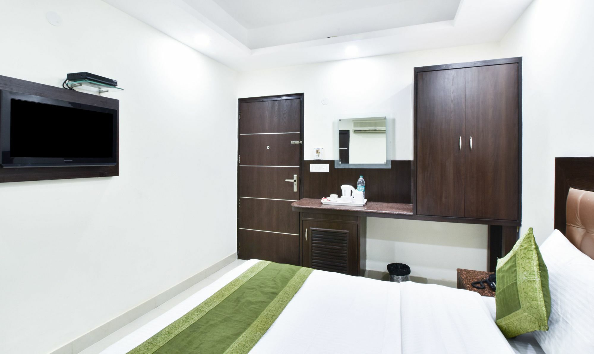Treebo Mehar Castle Hotell Delhi  Exteriör bild