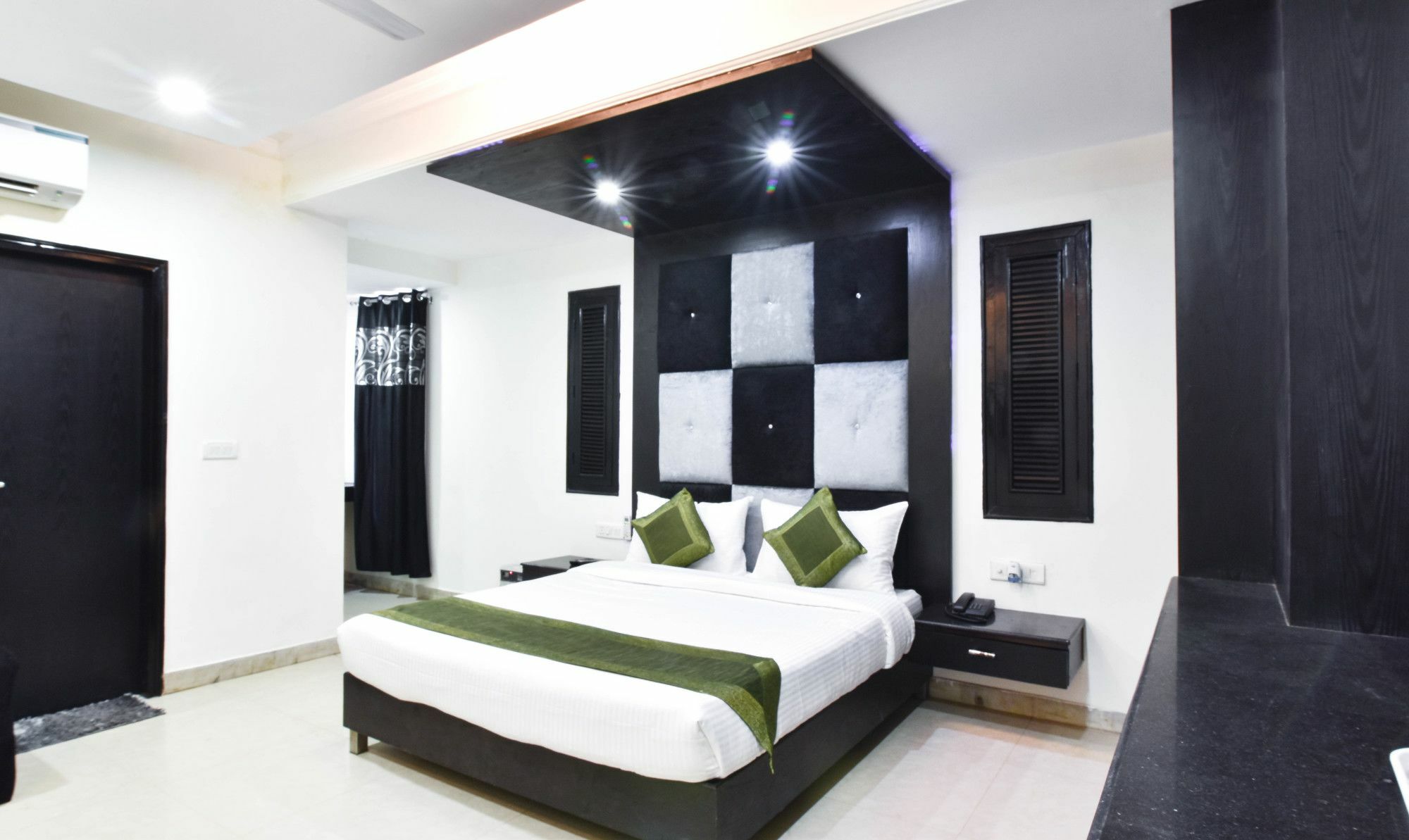 Treebo Mehar Castle Hotell Delhi  Exteriör bild