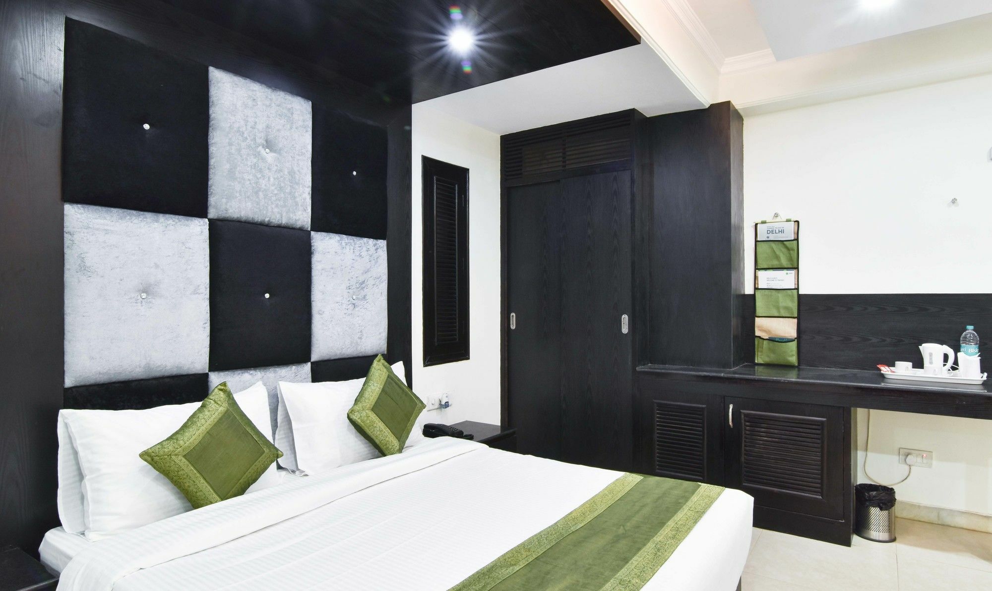 Treebo Mehar Castle Hotell Delhi  Exteriör bild