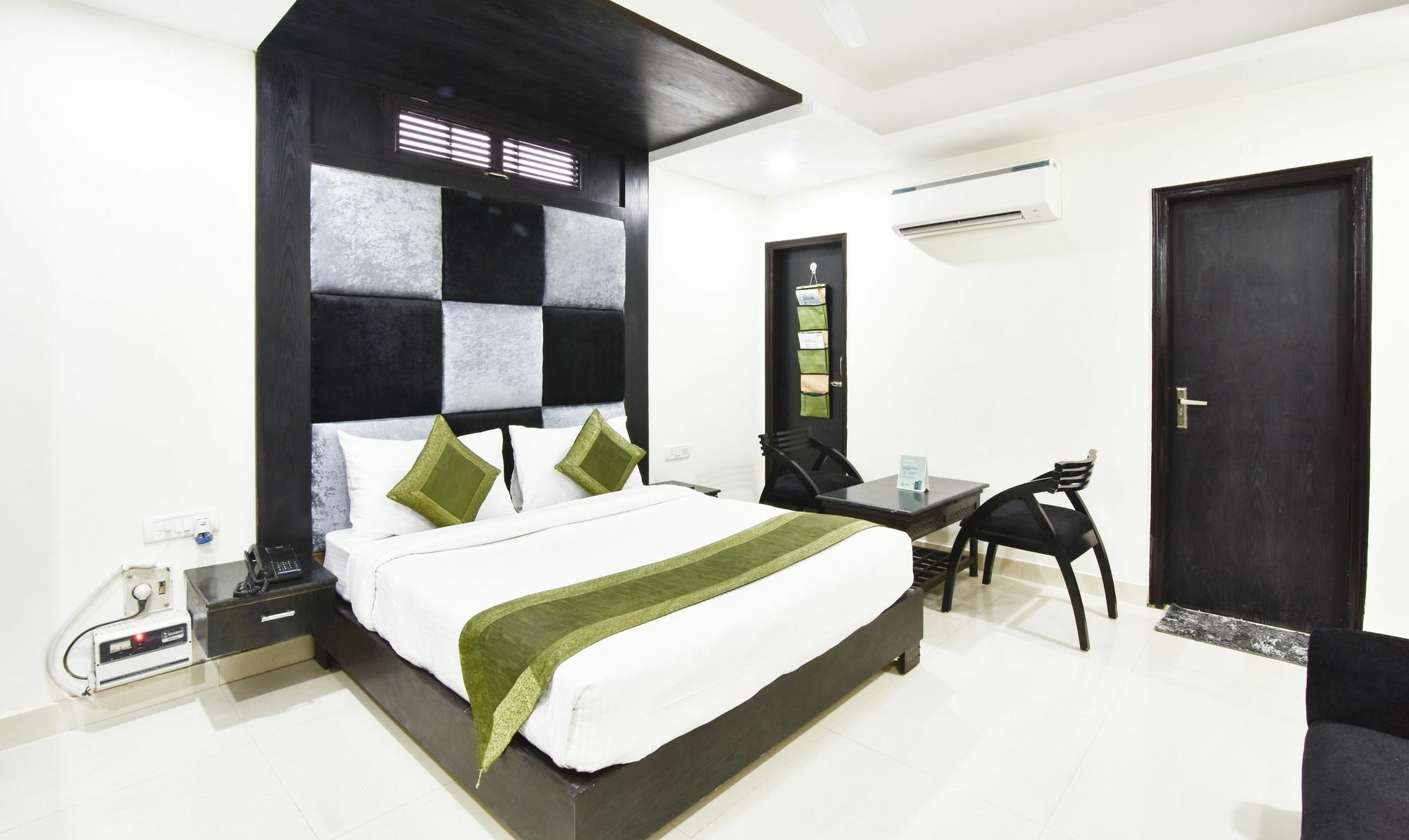 Treebo Mehar Castle Hotell Delhi  Exteriör bild