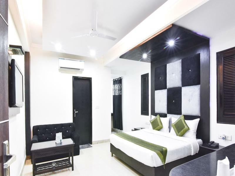 Treebo Mehar Castle Hotell Delhi  Exteriör bild