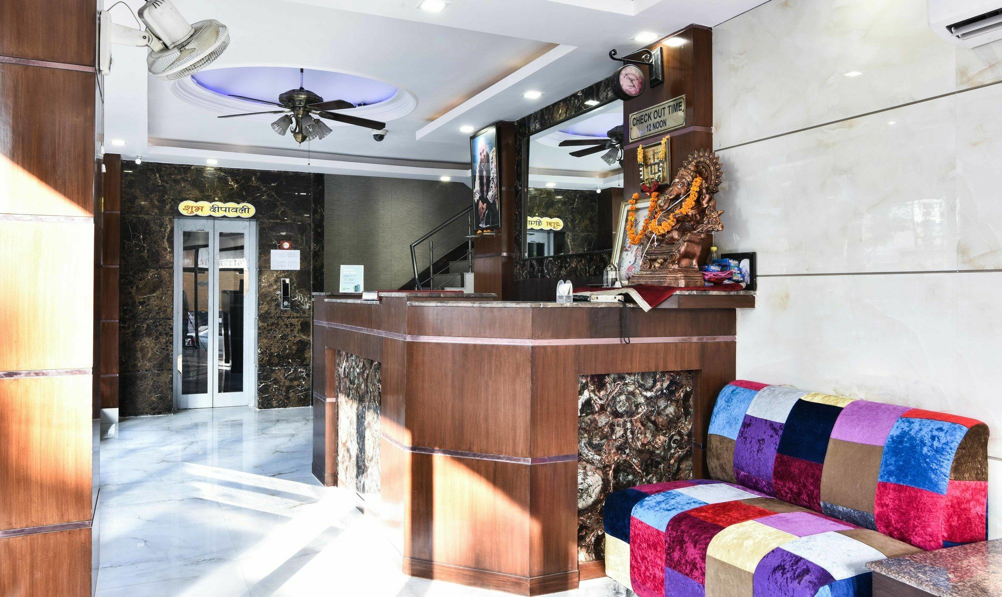 Treebo Mehar Castle Hotell Delhi  Exteriör bild