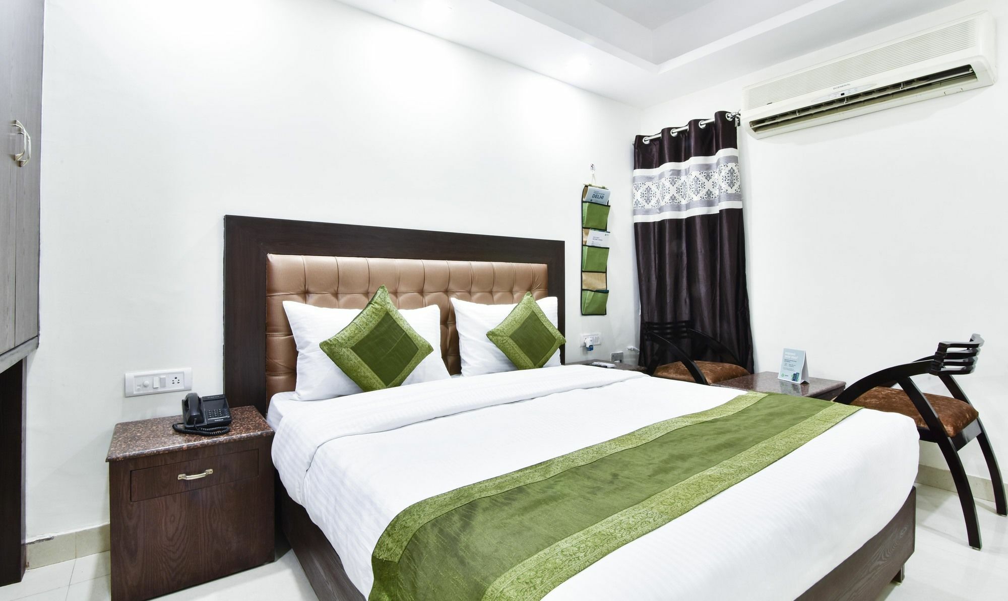 Treebo Mehar Castle Hotell Delhi  Exteriör bild